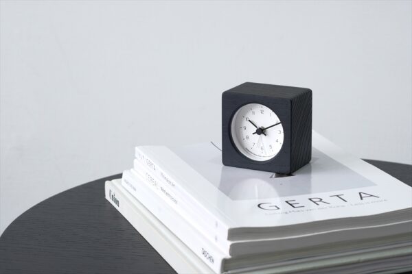 NEUT alarm clock / Lemnos