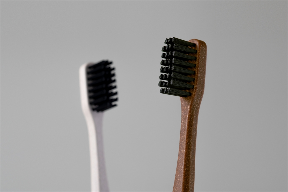 Zero Plastic Handle™ 間伐材からできた歯ブラシ